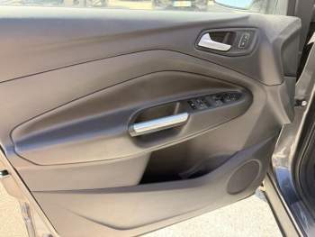 Photo 9 du bon plan FORD Kuga 2.0 TDCi 150ch Stop&Start Titanium 4x2 occasion à 15900 €