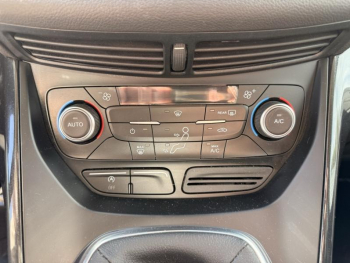 Photo 19 du bon plan FORD Kuga 2.0 TDCi 150ch Stop&Start Titanium 4x2 occasion à 15900 €