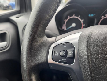 Photo 13 du bon plan FORD Transit Courier VUL 1.0E 100ch Stop&Start Limited occasion à 15490 €