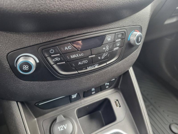 Photo 24 du bon plan FORD Transit Courier VUL 1.0E 100ch Stop&Start Limited occasion à 15490 €