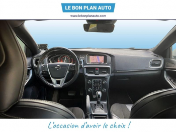 Photo 12 du bon plan VOLVO V40 T2 122ch R-Design Geartronic occasion à 14990 €