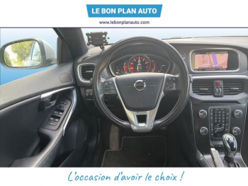 Photo 13 du bon plan VOLVO V40 T2 122ch R-Design Geartronic occasion à 14990 €