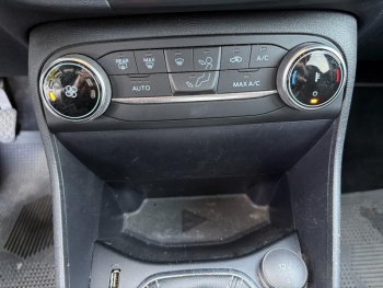 Photo 16 du bon plan FORD Fiesta 1.0 Flexifuel 95ch Titanium Business 5p occasion à 15589 €