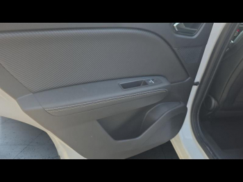 Photo 16 du bon plan RENAULT Captur 1.6 E-Tech hybride 145ch Engineered occasion à 22490 €