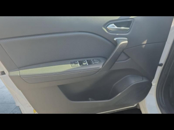 Photo 19 du bon plan RENAULT Captur 1.6 E-Tech hybride 145ch Engineered occasion à 22490 €