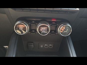 Photo 24 du bon plan RENAULT Captur 1.6 E-Tech hybride 145ch Engineered occasion à 22490 €