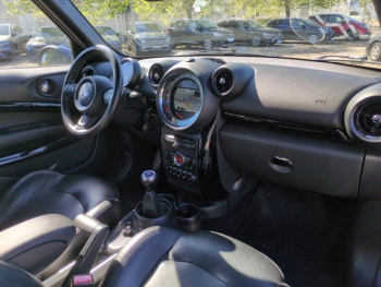 Photo 14 du bon plan MINI Paceman Cooper S 190ch Pack Red Hot Chili occasion à 12790 €