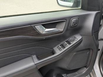 Photo 14 du bon plan FORD Kuga 2.5 Duratec 225ch PHEV Vignale BVA occasion à 25989 €