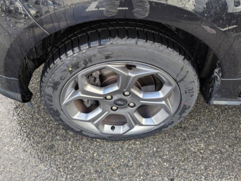 Photo 7 du bon plan FORD EcoSport 1.0 EcoBoost 125ch ST-Line Noir/Jaune occasion à 13990 €