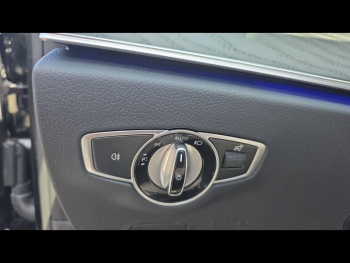Photo 24 du bon plan MERCEDES-BENZ Classe E Cabriolet 220 d 194ch AMG Line 9G-Tronic occasion à 41990 €