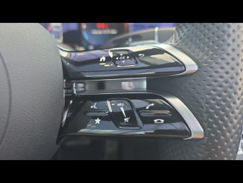 Photo 28 du bon plan MERCEDES-BENZ Classe E Cabriolet 220 d 194ch AMG Line 9G-Tronic occasion à 41990 €