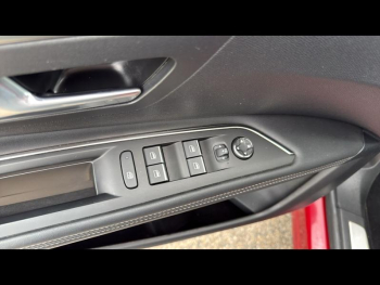 Photo 17 du bon plan PEUGEOT 3008 Plug-in Hybrid 225ch GT e-EAT8 occasion à 26999 €