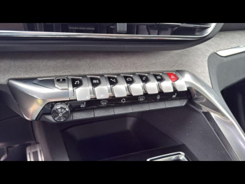 Photo 21 du bon plan PEUGEOT 3008 Plug-in Hybrid 225ch GT e-EAT8 occasion à 26999 €
