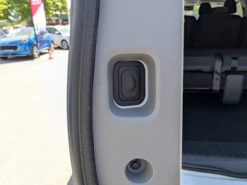 Photo 12 du bon plan FORD Transit Custom Kombi 340 L1H1 2.5 Duratec 232ch Hybride rechargeable Limited CVT occasion à 42841 €