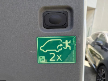Photo 13 du bon plan FORD Transit Custom Kombi 340 L1H1 2.5 Duratec 232ch Hybride rechargeable Limited CVT occasion à 42841 €