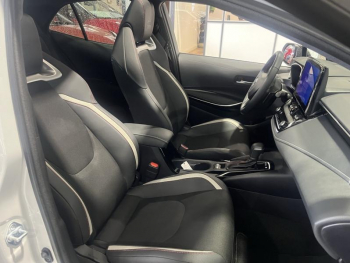 Photo 20 du bon plan TOYOTA Corolla 2.0 196ch GR Sport Toit Ouvrant Pack Techno occasion à 31490 €