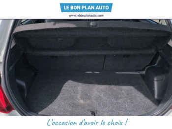 Photo 19 du bon plan TOYOTA Yaris 90 D-4D Dynamic 5p occasion à 8990 €