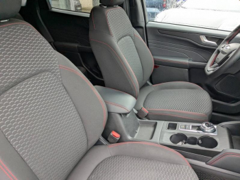 Photo 12 du bon plan FORD Kuga 2.5 Duratec 180ch Hybrid FlexiFuel ST-Line Powershift occasion à 31990 €