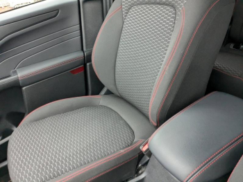 Photo 18 du bon plan FORD Kuga 2.5 Duratec 180ch Hybrid FlexiFuel ST-Line Powershift occasion à 31990 €
