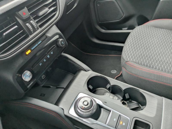 Photo 19 du bon plan FORD Kuga 2.5 Duratec 180ch Hybrid FlexiFuel ST-Line Powershift occasion à 31990 €