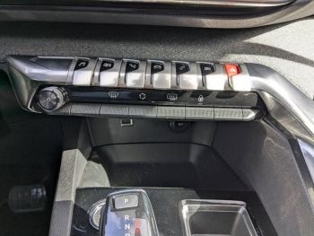 Photo 15 du bon plan PEUGEOT 3008 1.2 PureTech 130ch S&S Allure Pack EAT8 occasion à 19990 €