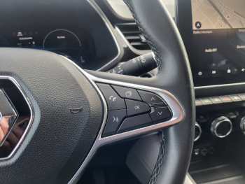 Photo 14 du bon plan RENAULT Captur 1.6 E-Tech hybride rechargeable 160ch Intens -21 occasion à 16990 €
