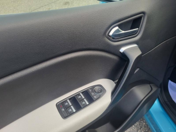 Photo 22 du bon plan RENAULT Captur 1.6 E-Tech hybride rechargeable 160ch Intens -21 occasion à 16990 €