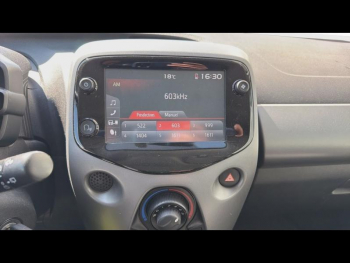 Photo 18 du bon plan TOYOTA Aygo 1.0 VVT-i 72ch x-play x-app 5p MC18 occasion à 9900 €
