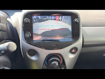 Photo 19 du bon plan TOYOTA Aygo 1.0 VVT-i 72ch x-play x-app 5p MC18 occasion à 9900 €
