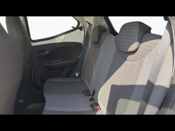 Photo 23 du bon plan TOYOTA Aygo 1.0 VVT-i 72ch x-play x-app 5p MC18 occasion à 9900 €