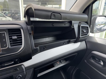Photo 24 du bon plan TOYOTA ProAce Verso Long 2.0 180 D-4D Executive Techno BVA RC23 occasion à 37990 €