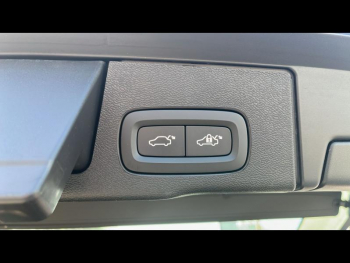 Photo 8 du bon plan VOLVO XC60 T6 Hybride Rechargeable 253 + 145ch Plus Style Dark Geartronic 8 AWD occasion à 4949000 €