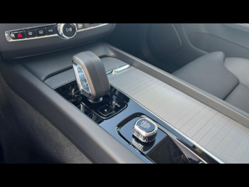 Photo 12 du bon plan VOLVO XC60 T6 Hybride Rechargeable 253 + 145ch Plus Style Dark Geartronic 8 AWD occasion à 4949000 €