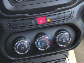 Photo 20 du bon plan JEEP Renegade 1.4 MultiAir S&S 140ch Longitude occasion à 9790 €