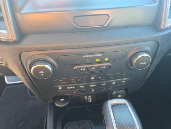 Photo 26 du bon plan FORD Ranger VUL 2.0 TDCi 213ch Double Cabine Raptor BVA10 occasion à 48290 €
