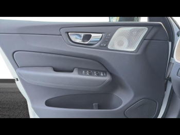 Photo 18 du bon plan VOLVO XC60 T6 Hybride Rechargeable 253 + 145ch Ultra Style Dark Geartronic 8 AWD occasion à 69900 €