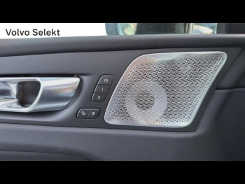 Photo 19 du bon plan VOLVO XC60 T6 Hybride Rechargeable 253 + 145ch Ultra Style Dark Geartronic 8 AWD occasion à 69900 €