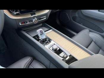 Photo 23 du bon plan VOLVO XC60 T6 Hybride Rechargeable 253 + 145ch Ultra Style Dark Geartronic 8 AWD occasion à 69900 €