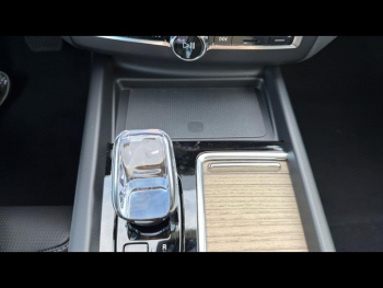 Photo 25 du bon plan VOLVO XC60 T6 Hybride Rechargeable 253 + 145ch Ultra Style Dark Geartronic 8 AWD occasion à 69900 €