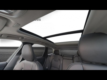Photo 28 du bon plan VOLVO XC60 T6 Hybride Rechargeable 253 + 145ch Ultra Style Dark Geartronic 8 AWD occasion à 69900 €