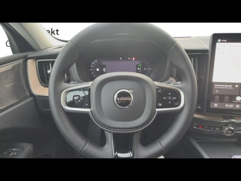 Photo 23 du bon plan VOLVO XC60 T6 Hybride Rechargeable 350ch Plus Style Dark Geartronic 8 AWD occasion à 68490 €