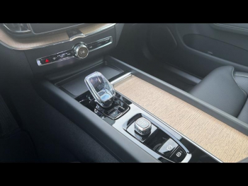 Photo 24 du bon plan VOLVO XC60 T6 Hybride Rechargeable 350ch Plus Style Dark Geartronic 8 AWD occasion à 68490 €