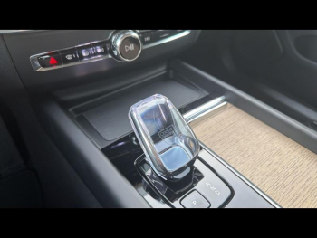 Photo 25 du bon plan VOLVO XC60 T6 Hybride Rechargeable 350ch Plus Style Dark Geartronic 8 AWD occasion à 68490 €