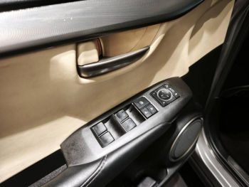 Photo 13 du bon plan LEXUS NX 300h 4WD Luxe occasion à 23990 €