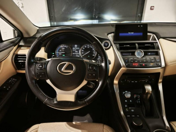 Photo 15 du bon plan LEXUS NX 300h 4WD Luxe occasion à 23990 €