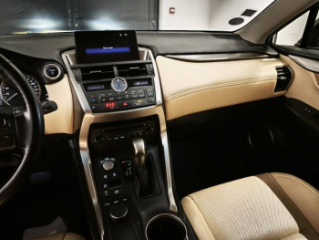 Photo 16 du bon plan LEXUS NX 300h 4WD Luxe occasion à 23990 €