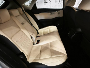 Photo 18 du bon plan LEXUS NX 300h 4WD Luxe occasion à 23990 €