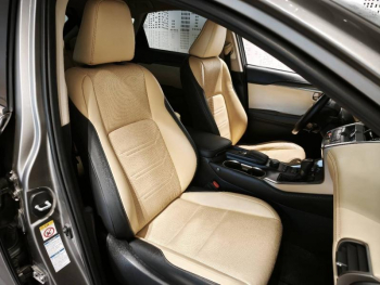 Photo 19 du bon plan LEXUS NX 300h 4WD Luxe occasion à 23990 €