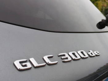 Photo 10 du bon plan MERCEDES-BENZ GLC 300 de 194+122ch AMG Line 4Matic 9G-Tronic occasion à 29990 €