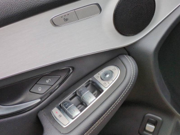 Photo 22 du bon plan MERCEDES-BENZ GLC 300 de 194+122ch AMG Line 4Matic 9G-Tronic occasion à 29990 €